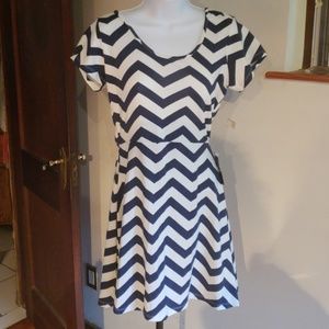 FUN IN THE SUN SHORT SLEEVE DRESS.